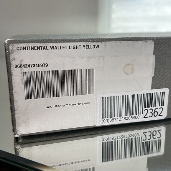 ALEXANDER MCQUEEN Light Latte Continental Card Wallet Silver Skull Closure - Picture 16 of 16